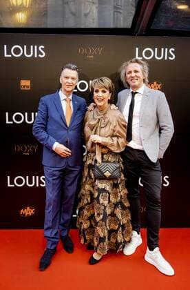 AMSTERDAM Louis van Gaal, his wife Truus van Gaal and Geertjan Lassche left to right on the red carpet prior to the premiere of LOUIS The documentary is about the life of national coach Louis van Gaal ANP KIPPA KOEN VAN WEEL xVIxANPxSportx xxANPxIVx 446968455 originalFilename: 446968455.jpg