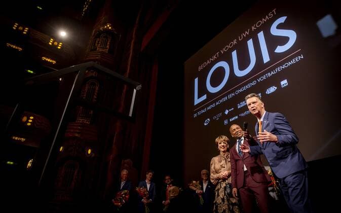 AMSTERDAM Truus van Gaal, Humberto Tan and Louis van Gaal on stage during the premiere of LOUIS The documentary is about the life of national coach Louis van Gaal ANP KIPPA KOEN VAN WEEL xVIxANPxSportx xxANPxIVx 446978414 originalFilename: 446978414.jpg