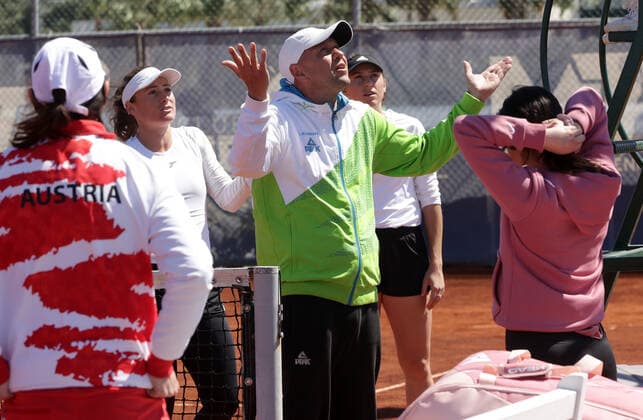 TENNIS - Billie Jean King Cup 2022 ANTALYA,TURKEY,12.APR.22 - TENNIS - Billie Jean King Cup, Europe Africa Group I. Image shows Tamara Zidansek and captain Andrej Krasevec (SLO).  GEPAxpictures xWalterxLuger