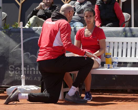 TENNIS - Billie Jean King Cup 2022 ANTALYA,TURKEY,12.APR.22 - TENNIS - Billie Jean King Cup, Europe Africa Group I. Image shows captain Jens-Anker Andersen and Sofia Nami Samavati (DEN).  GEPAxpictures xWalterxLuger