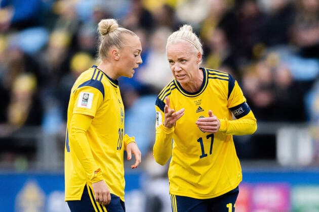 220412 Hanna Bennison and Caroline Seger of Sweden during the FIFA Women s World Cup Qualifier football match between Sweden and Ireland on April 12, 2022 in Göteborg Photo Carl Sandin BILDBYRAN kod CS MI0270 fotboll football soccer fotball vm kval kval fifa women s world cup qualifier qualifier sweden sweden irland ireland dam bbeng,  Copyright: CARLxSANDIN BB220412CS021
