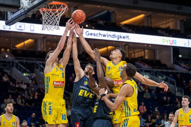 Basketball Berlin 12 04 2022 Season 2021 2022 1 Bundesliga easyCredit BBL Alba Berlin EWE Baskets Oldenburg Oscar Da Silva Alba Berlin, No 01 Tim Schneider Alba Berlin, No 10
