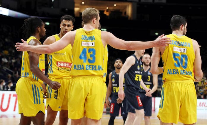 Jaleen Smith, Oscar da Silva, Luke Sikma, Yovel Zoosman Sports Basketball BBL Bundesliga Men Season 2021 2022 12 04 2022 ALBA Berlin vs EWE Baskets Oldenburg