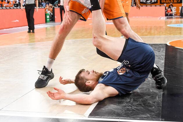 GER, BBL, ratiopharm Ulm vs MLP Academics Heidelberg 12 04 2022, ratiopharm arena, New Ulm, GER, BBL, ratiopharm Ulm vs MLP Academics Heidelberg, in picture Leon Friederici Heidelberg, 30 , shoulder win nordphotoxGmbHx xHafner nph00200