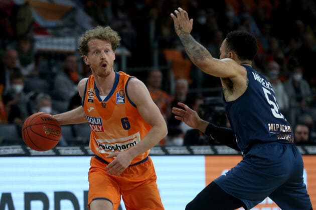 12 04 22, Neu Ulm, Germany, ratiopharm Arena, ratiopharm ulm vs MLP Academics Heidelberg Basketball Bundesliga, Per Guenther ratiopharm ulm and Kyan Anderson MLP Academics Heidelberg in duel Photo H Langer Neu Ulm ratiopharm Arena Bayern Germany  541_ULMHEI20220412_021 Langer-541