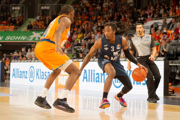 Robert Lowery 3, MLP Academics Heidelberg with Semaj Christon 0, Ratiopharm Ulm GER, Basketball, easyCredit Basketball Bundesliga, Spieltag 30, Ratiopharm Ulm vs MLP Academics Heidelberg, 12 04 2022, GER, Basketball, easyCredit Basketball Bundesliga, Spieltag 30, Ratiopharm Ulm vs MLP Academics Heidelberg, 12 04 2022 New Ulm Copyright: xEibner-Pressefotox EP_FWF