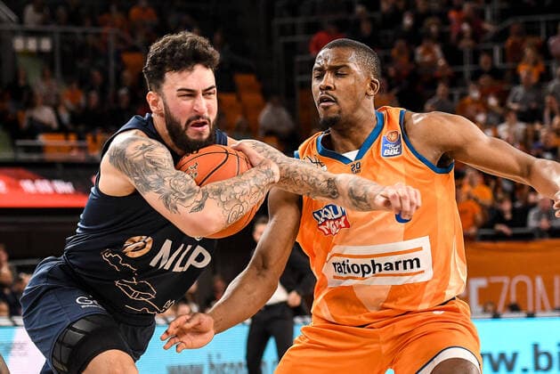 GER, BBL, ratiopharm Ulm vs MLP Academics Heidelberg 12 04 2022, ratiopharm arena, New Ulm, GER, BBL, ratiopharm Ulm vs MLP Academics Heidelberg, in picture Jordan Geist Heidelberg, 15 prevails against Semaj Christon Ulm, 0 nordphotoxGmbHx xHafner nph00200