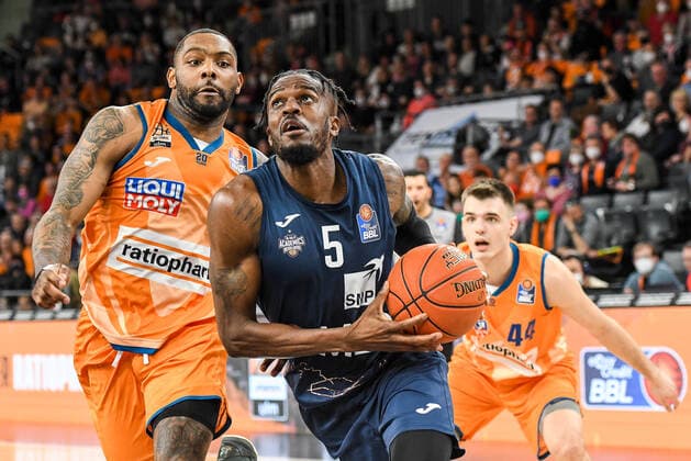 GER, BBL, ratiopharm Ulm vs MLP Academics Heidelberg 12 04 2022, ratiopharm arena, New Ulm, GER, BBL, ratiopharm Ulm vs MLP Academics Heidelberg, pictured Sindarius Thornwell Ulm, 7 , Shyron Ely Heidelberg, 5 , Fedor Zugic Ulm, 44 nordphotoxGmbHx xHafner nph00200