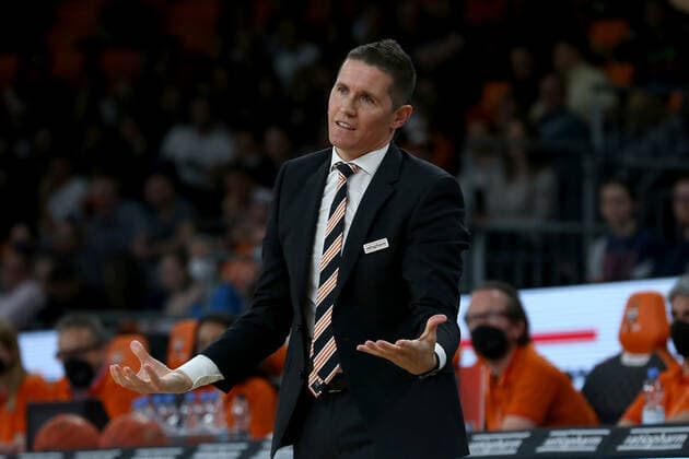 12 04 22, Neu Ulm, Germany, ratiopharm Arena, ratiopharm ulm vs MLP Academics Heidelberg Basketball Bundesliga, Head Coach Jaka Lakovic ratiopharm ulm gestures, gestures photo H Langer Neu Ulm ratiopharm Arena Bayern Germany  541_ULMHEI20220412_038 Langer-541