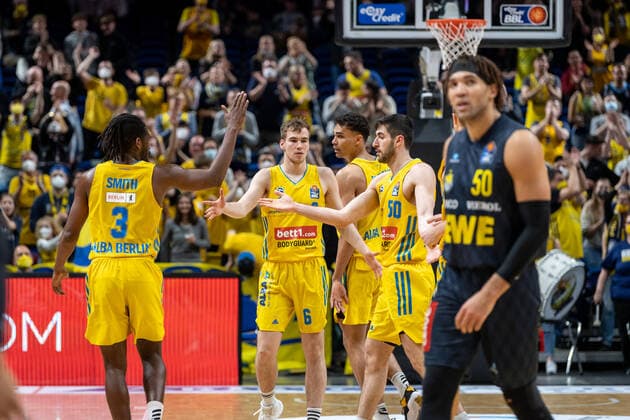 Basketball Berlin 12 04 2022 Season 2021 2022 1 Bundesliga easyCredit BBL Alba Berlin EWE Baskets Oldenburg Cheers Alba Jaleen Smith Alba Berlin, No 03 Malte Delow Alba Berlin, No 06 Javel Zoosman Alba Berlin, No 50 Oscar Da Silva Alba Berlin, No 01