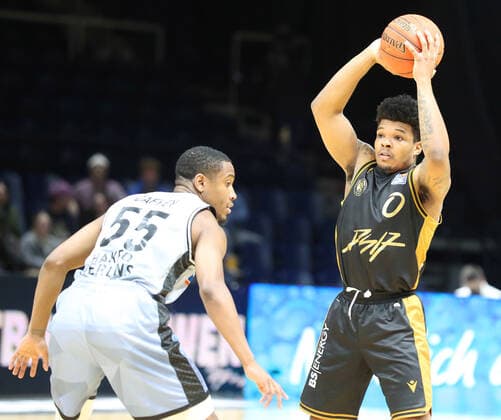 Löwen Braunschweig vs Crailsheim, BBL Braunschweig, 12 04 2022, BASKETBALL easyCredit BBL Basketball Bundesliga, Löwen Braunschweig vs HAKRO Merlins Crailsheim, season 2021 22 Mike Caffey Crailsheim , Tookie Brown Löwen Braunschweig Braunschweig