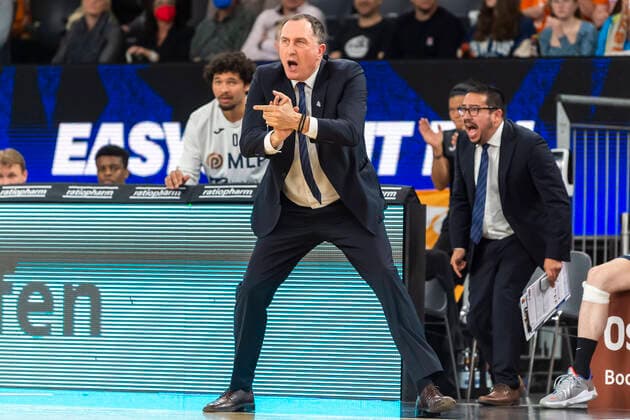 Branislav Ignjatovic Head coach MLP Academics Heidelberg applauding drives his team forward GER, Basketball, easyCredit Basketball Bundesliga, Spieltag 30, Ratiopharm Ulm vs MLP Academics Heidelberg, 12 04 2022, GER, Basketball, easyCredit Basketball Bundesliga, Spieltag 30, Ratiopharm Ulm vs MLP Academics Heidelberg, 12 04 2022 Neu Ulm Copyright: xEibner-Pressefotox EP_FWF