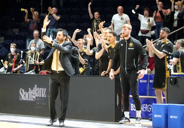 Löwen Braunschweig vs Crailsheim, BBL Braunschweig, 12 04 2022, BASKETBALL easyCredit BBL Basketball Bundesliga, Löwen Braunschweig vs HAKRO Merlins Crailsheim, season 2021 22 head coach Jesus Ramirez Löwen Braunschweig Braunschweig