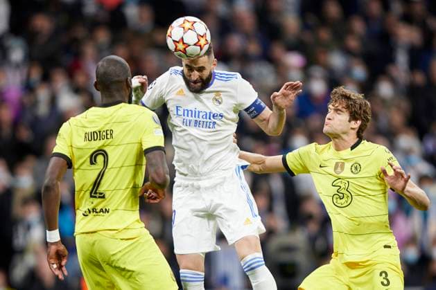 ESP: Real Madrid v Chelsea FC. UEFA Champions League Karim Benzema of Real Madrid and Antonio Rudiger and Marcos Alonso of Chelsea FC during the UEFA Champions League match, Quarter Final, Second Leg, between Real Madrid and Chelsea FC played at Santiago Bernabeu Stadium on April 12, 2022 in Madrid, Spain. kpng Copyright: xRubenxAlbarranx xPRESSINPHOTOx RA_220412_080