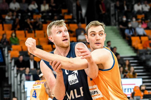 GER, BBL, ratiopharm Ulm vs MLP Academics Heidelberg 12 04 2022, ratiopharm arena, New Ulm, GER, BBL, ratiopharm Ulm vs MLP Academics Heidelberg, pictured Maximilian Ugrai Heidelberg, 8 , Philipp Herkenhoff Ulm, 14 nordphotoxGmbHx xHafner nph00200