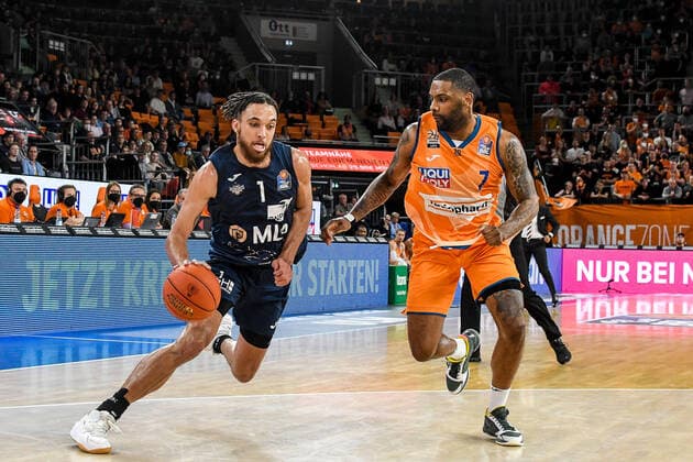 GER, BBL, ratiopharm Ulm vs MLP Academics Heidelberg 12 04 2022, ratiopharm arena, New Ulm, GER, BBL, ratiopharm Ulm vs MLP Academics Heidelberg, pictured Brekkott Chapman Heidelberg, 1 , Sindarius Thornwell Ulm, 7 nordphotoxGmbHx xHafner nph00200