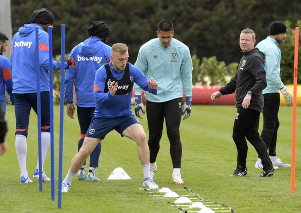 Mandatory Credit: Photo by Avril Husband West Ham United Shutterstock (12892856ab) Jarrod Bowen of West Ham United goes through some drills West Ham United First Team Training, Rush Green Training Ground, London, UK - 13 Apr 2022 EDITORIAL USE ONLY No use with unauthorised audio, video, data, fixture lists, club league logos or live services. Online in-match use limited to 120 images, no video emulation. No use in betting, games or single club league player publications. West Ham United First Team Training, Rush Green Training Ground, London, UK - 13 Apr 2022 EDITORIAL USE ONLY No use with unauthorised audio, video, data, fixture lists, club league logos or live services. Online in-match use limited to 120 images, no video emulation. No use in betting, games or single club league player publications.  Copyright: xAvrilxHusband WestxHamxUnited Shutterstockx 12892856ab