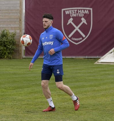 Mandatory Credit: Photo by Avril Husband West Ham United Shutterstock (12892856s) Declan Rice of West Ham United warms up ahead of training West Ham United First Team Training, Rush Green Training Ground, London, UK - 13 Apr 2022 EDITORIAL USE ONLY No use with unauthorised audio, video, data, fixture lists, club league logos or live services. Online in-match use limited to 120 images, no video emulation. No use in betting, games or single club league player publications. West Ham United First Team Training, Rush Green Training Ground, London, UK - 13 Apr 2022 EDITORIAL USE ONLY No use with unauthorised audio, video, data, fixture lists, club league logos or live services. Online in-match use limited to 120 images, no video emulation. No use in betting, games or single club league player publications.  Copyright: xAvrilxHusband WestxHamxUnited Shutterstockx 12892856s