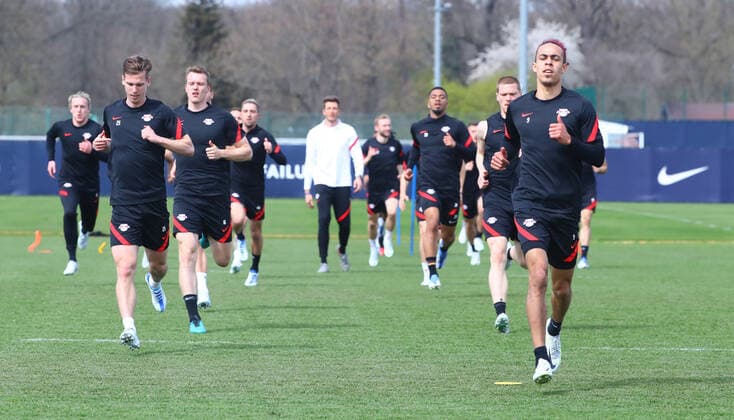 Europa League RB Leipzig training 13 04 2022 Leipzig, 13 04 2022, RBL training center, Europa League , RB Leipzig final training the day before Atalanta Bergamo vs RBL , Pictured v l Dani Olmo 25, RB Leipzig , Lukas Klostermann 16, RB Leipzig and Yussuf Poulsen 9, RB Leipzig , Picture Point