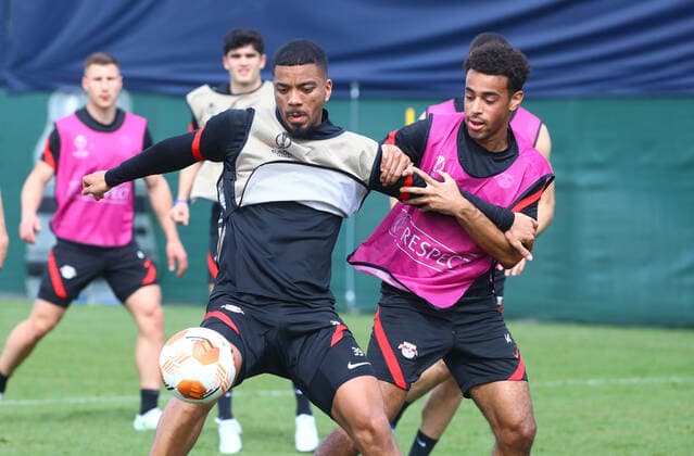 Europa League RB Leipzig training 13 04 2022 Leipzig, 13 04 2022, RBL training center, Europa League , RB Leipzig final training the day before Atalanta Bergamo vs RBL , Pictured v l Benjamin Henrichs 39, RB Leipzig and Tyler Adams 14, RB Leipzig , Picture Point