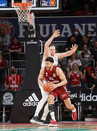 13 04 2022, BBL, FC Bayern Muenchen vs Mitteldeutscher , Audi Dome Muenchen , Basketball, Sports, in picture Gavin Schilling FCB Basketball vs John Bryant Mitteldeutscherbasketball