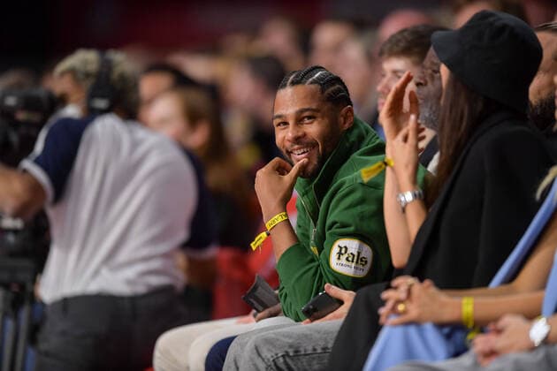 Sport Themen der Woche KW15 Sport Bilder des Tages Basketball, BBL, FC Bayern München - SYNTAINICS MBC Basketball, BBL, 20220413, FC Bayern München - Mitteldeutscher Basketball Club. Im Bild Serge GNABRY (FC Bayern München, 7) im Publikum lacht lächelt fröhlich. München Audi Dome Bayern Deutschland *** Basketball, BBL, 20220413, FC Bayern Munich Central German Basketball Club In the picture Serge GNABRY FC Bayern Munich, 7 in the audience laughs smiles cheerfully Munich Audi Dome Bavaria Germany Copyright: Passion2Press MarkusxFischerx
