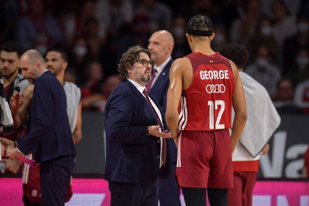Basketball, BBL, 20220413, FC Bayern Munich Mitteldeutscher Basketball Club In the picture Head Coach of FC Bayern Munich Andrea TRINCHIERI and Jason GEORGE FC Bayern Munich, 12 Munich Audi Dome Bayern Germany Copyright: Passion2Press MarkusxFischerx