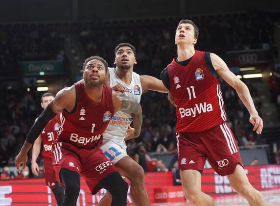 13 04 2022, BBL, FC Bayern Muenchen vs Mitteldeutscher , Audi Dome Muenchen , Basketball, Sports, in the picture Deshaun Thomas FCB Basketball , Kostja Mushidi Mitteldeutscherbasketball and Vladimir Lucic FCB Basketball