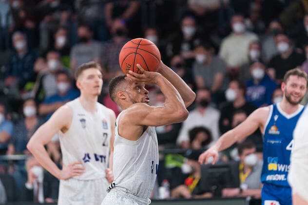 easyCredit Basketball Bundesliga, Hamburg Towers vs Fraport Skyliners, Hamburg 13 04 2022 easyCredit Basketball Bundesliga, Hamburg Towers vs Fraport Skyliners, Hamburg 13 04 2022, free throw by Lukas Wank 0 FRAPORT SKYLINERS Copyright: xBEAUTIFULxSPORTS Mohwinkelx
