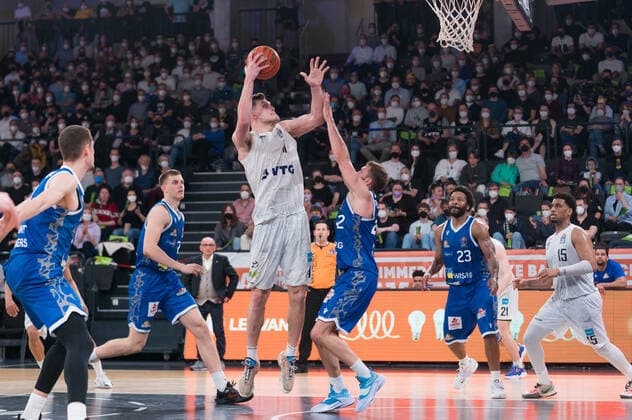 easyCredit Basketball Bundesliga, Hamburg Towers vs Fraport Skyliners, Hamburg 13 04 2022 easyCredit Basketball Bundesliga, Hamburg Towers vs Fraport Skyliners, Hamburg 13 04 2022, basket shot by Maik Kotsar 11 Hamburg Towers Copyright: xBEAUTIFULxSPORTS Mohwinkelx