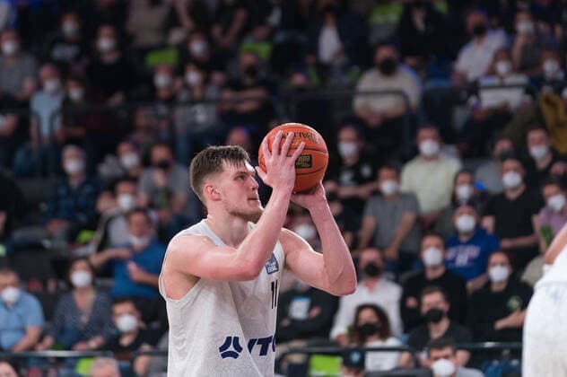 easyCredit Basketball Bundesliga, Hamburg Towers vs Fraport Skyliners, Hamburg 13 04 2022 easyCredit Basketball Bundesliga, Hamburg Towers vs Fraport Skyliners, Hamburg 13 04 2022, free throw by Maik Kotsar 11 Hamburg Towers Copyright: xBEAUTIFULxSPORTS Mohwinkelx