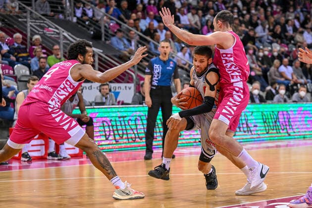 easyCredit BBL, Telekom Baskets Bonn vs JobStairs GIESSEN 46ers, 13 04 2022 Kendale McCullum JobStairs GIESSEN 46ers, 0 , Karsten Tadda Telekom Baskets Bonn, 9 , Justin Gorham Telekom Baskets Bonn, 4 , easyCredit BBL, Telekom Baskets Bonn vs JobStairs GIESSEN 46ers on 13 04 2022 at Telekom Dome, Bonn Nordrhein Westfalen Copyright: xBEAUTIFULxSPORTS Mueller-Laschetx