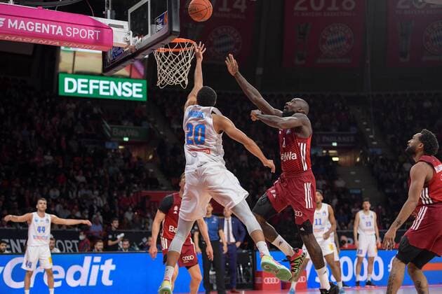 Basketball, BBL, 20220413, FC Bayern Munich Mitteldeutscher Basketball Club In the picture Jamel MORRIS Mitteldeutscher Basketball Club, 20 move to the basket and Othello HUNTER FC Bayern Munich, 8 rebound Munich Audi Dome Bayern Germany Copyright: Passion2Press MarkusxFischerx