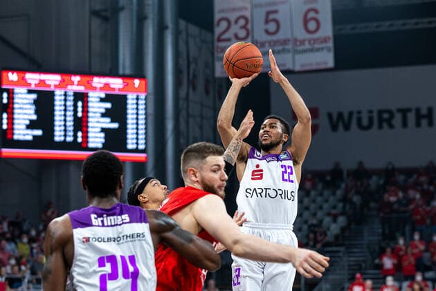Stephen Brown BG Goettingen, 22 , Brose Bamberg vs BG Goettingen, Basketball, easyCredit BBL, Matchday 30, 13 04 2022 Brose Bamberg vs BG Goettingen, Basketball, easyCredit BBL, Matchday 30, 13 04 2022 Bamberg Copyright: xEIBNER GuenerxSantemizx BRB_EER