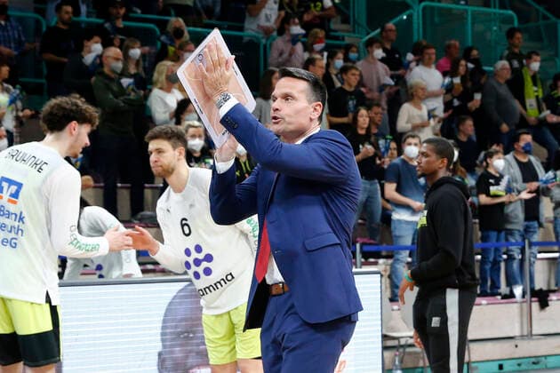 30 Matchday of the easyCredit BBL Basketball Bundesliga in the Oberfrankenhalle in Bayreuth Season 2021 2022 Medi Bayreuth against NINERS Chemnitz Raoul Korner Medi Bayreuth coach
