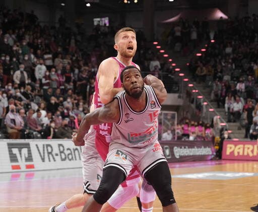Saulius Kulvietis Telekom Baskets Bonn vs Jalon Demarco Miller JobStairs GIESSEN 46ers easyCredit BBL 1 Bundesliga , 2021 2022 season , Hauptrunde 30 Spieltag