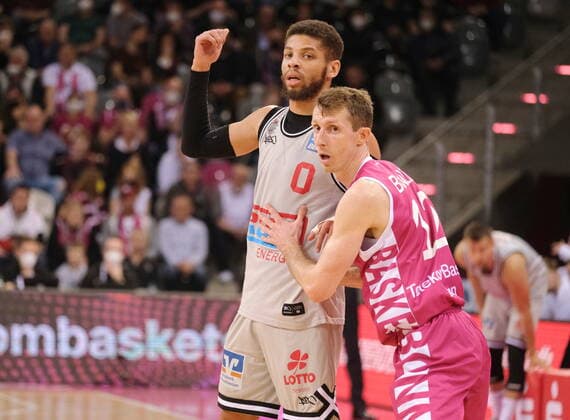 Skyler Bowlin Telekom Baskets Bonn vs Kendale McCullum JobStairs GIESSEN 46ers easyCredit BBL 1 Bundesliga , 2021 2022 season , Hauptrunde 30 Spieltag