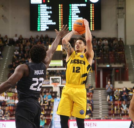 Jonah Radebaugh Riesen , Jonah Radebaugh Riesen MHP Riesen Ludwigsburg vs U BT Cluj Napoca Basketball Champions League 2021 2022 Ludwigsburg , GER, 13 04 2022,