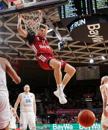 13 04 2022, BBL, FC Bayern Muenchen vs Mitteldeutscher , Audi Dome Muenchen , Basketball, Sport, in picture Vladimir Lucic FCB Basketball at the basket