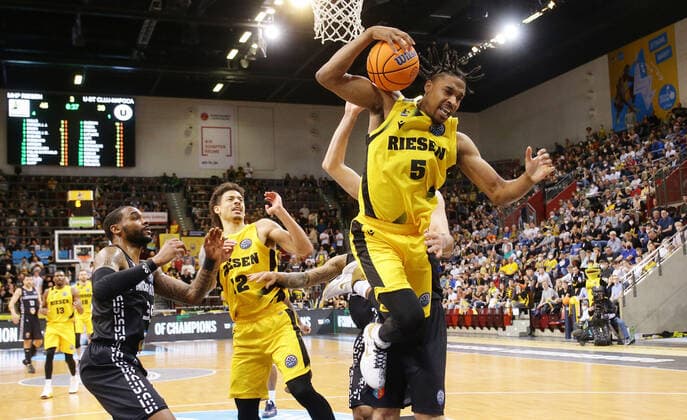 Ludwigsburg , Basketball Champions League Quarterfinal Game 2 , MHP Riesen Ludwigsburg vs U BT Cluj Napoca , Justin Simon Riesen