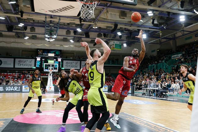 30 Matchday of the easyCredit BBL Basketball Bundesliga in the Oberfrankenhalle in Bayreuth Season 2021 2022 Medi Bayreuth against NINERS Chemnitz Martynas Sajus Medi Bayreuth 19 left Frantz Massenat NINERS Chemnitz 15 right