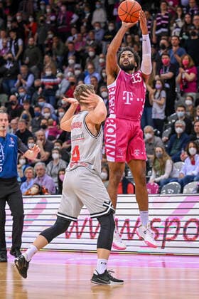 easyCredit BBL, Telekom Baskets Bonn vs JobStairs GIESSEN 46ers, 13 04 2022 Javontae Hawkins Telekom Baskets Bonn, 13 , Bjarne Kraushaar JobStairs GIESSEN 46ers, 4 , easyCredit BBL, Telekom Baskets Bonn vs JobStairs GIESSEN 46ers on 13 04 2022 at the Telekom Dome, Bonn North Rhine-Westphalia Copyright: xBEAUTIFULxSPORTS Mueller-Laschetx