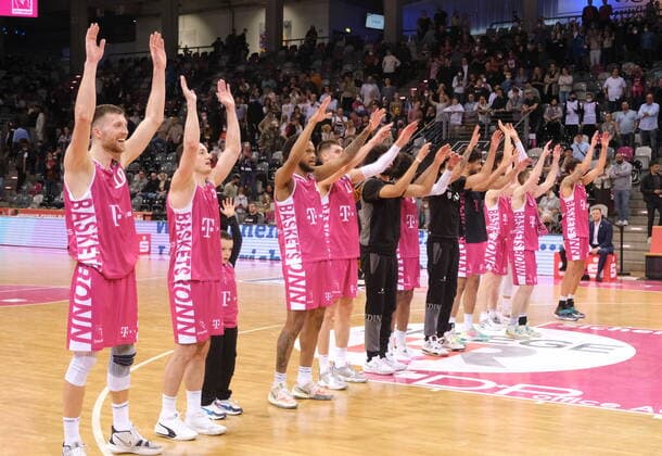 Cheering after the victory Telekom Baskets Bonn vs JobStairs GIESSEN 46ers easyCredit BBL 1 Bundesliga , season 2021 2022 , main round 30 matchday