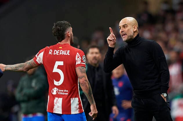 Sport Themen der Woche KW15 Sport Bilder des Tages Atletico Madrid v Manchester City Quarter Final Leg Two - UEFA Champions League Pep Guardiola head coach of Manchester City and Rodrigo de Paul of Atletico Madrid argues during the UEFA Champions League Quarter Final Leg Two match between Atletico Madrid and Manchester City at Wanda Metropolitano on April 13, 2022 in Madrid, Spain. Madrid Spain  Copyright: xJosexBretonx originalFilename:breton-atletico220413_npCid.jpg