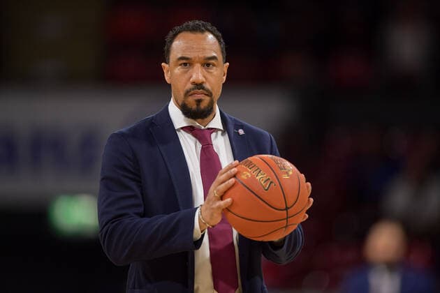 Basketball, BBL, 20220413, FC Bayern Munich Mitteldeutscher Basketball Club In picture Co coach of FC Bayern Munich Demond GREENE warming up ball in hand hands Munich Audi Dome Bayern Germany Copyright: Passion2Press MarkusxFischerx