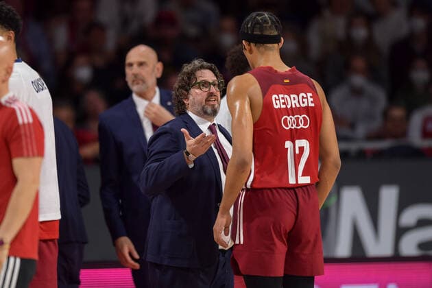 Basketball, BBL, 20220413, FC Bayern Munich Mitteldeutscher Basketball Club In the picture Head Coach of FC Bayern Munich Andrea TRINCHIERI and Jason GEORGE FC Bayern Munich, 12 Munich Audi Dome Bayern Germany Copyright: Passion2Press MarkusxFischerx