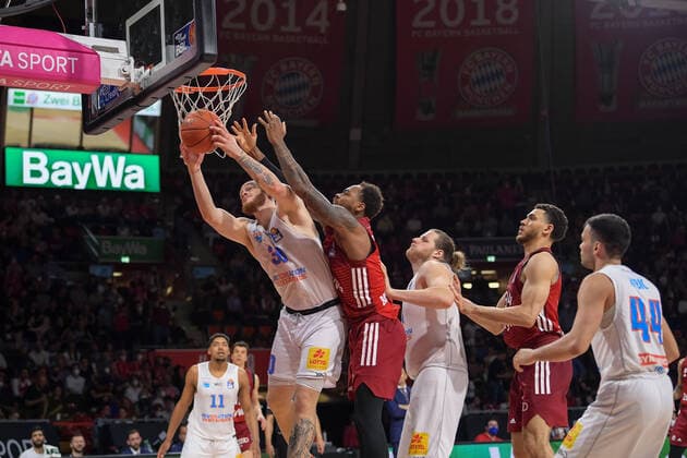 Basketball, BBL, 20220413, FC Bayern Munich Mitteldeutscher Basketball Club In the picture Reggie UPSHAW Mitteldeutscher Basketball Club, 30 and Deshaun THOMAS FC Bayern Munich, 1 rebound Munich Audi Dome Bayern Germany Copyright: Passion2Press MarkusxFischerx