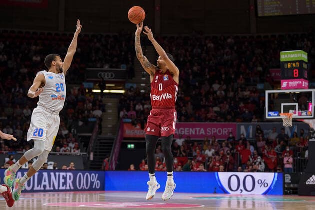 Basketball, BBL, 20220413, FC Bayern München Mitteldeutscher Basketball Club In the picture Jamel MORRIS Mitteldeutscher Basketball Club, 20 and Nick WEILER BABB FC Bayern München, 0 Throw Three-Pointer Munich Audi Dome Bayern Germany Copyright: Passion2Press MarkusxFischerx