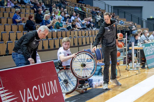 RBBL RSV Lahn Dill Hannover United, 13 04 22 Oliver Jantz 4 Hannover United , Martin Kluck coach Hannover United RBBL RSV Lahn Dill Hannover United Wetzlar, 13 04 22 Copyright: xBEAUTIFULxSPORTS Roeczeyx