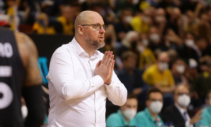 Ludwigsburg , Basketball Champions League Quarterfinal Game 2 , MHP Riesen Ludwigsburg vs U BT Cluj Napoca , Coach Mihai Silvasan Cluj